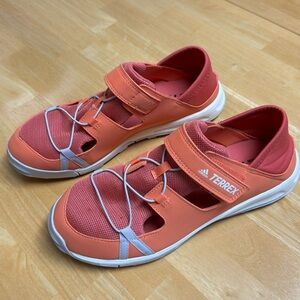 Adidas Terrex LOTS of life left, orange and salmon looking colors, smoke free